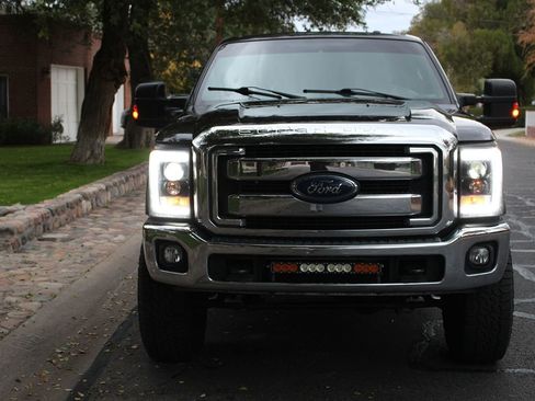 Used 2015 Ford F250 Lariat w/ Lariat Ultimate Package image 4