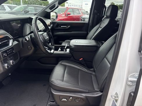 Used 2025 GMC Yukon Denali RWD image 17