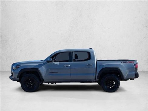 Used 2018 Toyota Tacoma TRD Off-Road image 8