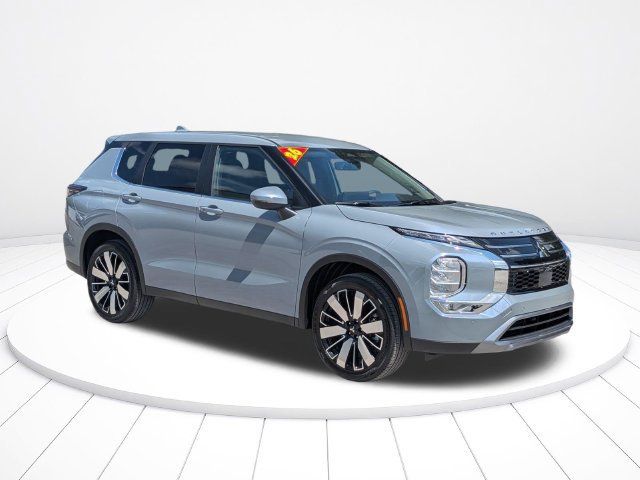New 2026 Mitsubishi Outlander SE FWD image 2