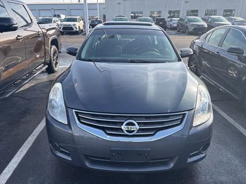 Used 2011 Nissan Altima 3.5 SR w/ 3.5SR Premium Pkg image 2