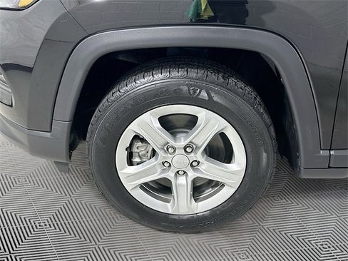 Used 2023 Jeep Compass Latitude w/ Convenience Group image 28