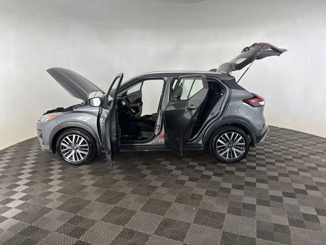 Used 2023 Nissan Kicks SV FWD image 9