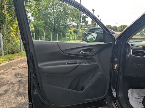 Used 2020 Chevrolet Equinox LT AWD/4WD image 11
