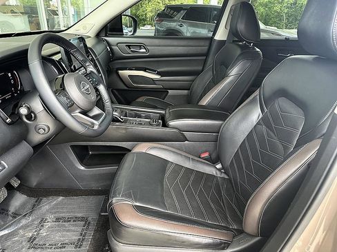Certified 2023 Nissan Pathfinder Platinum AWD/4WD image 13