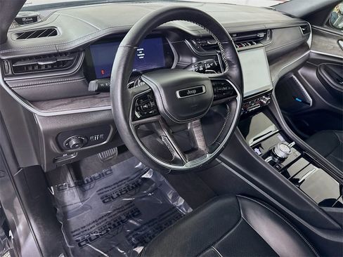 Used 2022 Jeep Grand Cherokee Overland image 21