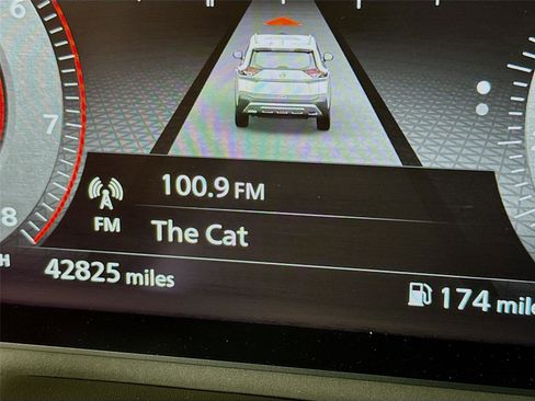 Used 2023 Nissan Rogue Platinum w/ Platinum Premium Package image 2