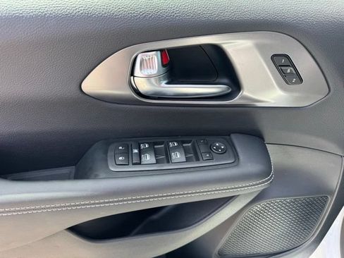 New 2026 Chrysler Pacifica Select FWD image 12