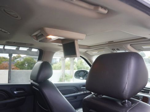 Used 2011 GMC Yukon Denali image 32