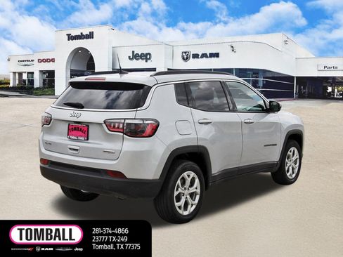 Used 2024 Jeep Compass Latitude w/ Convenience Group image 7