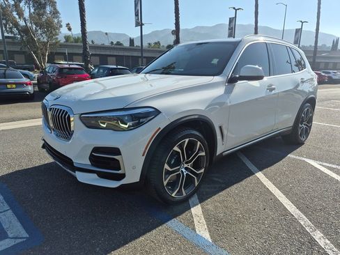 Used 2022 BMW X5 sDrive40i w/ Premium Package image 3