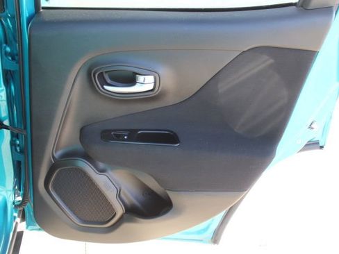 Used 2021 Jeep Renegade Latitude image 34