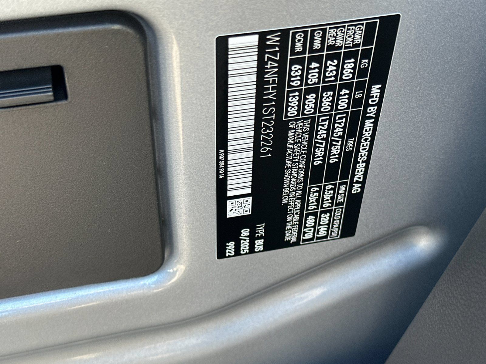 Used 2025 Mercedes-Benz Sprinter 2500 image 28