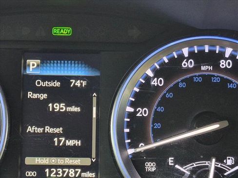 Used 2017 Toyota Highlander Limited AWD/4WD image 8