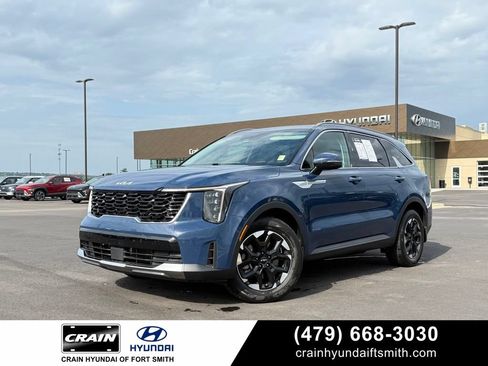 Used 2025 Kia Sorento S FWD image 1