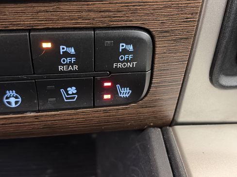 Used 2016 RAM 1500 Laramie w/ Convenience Group image 26