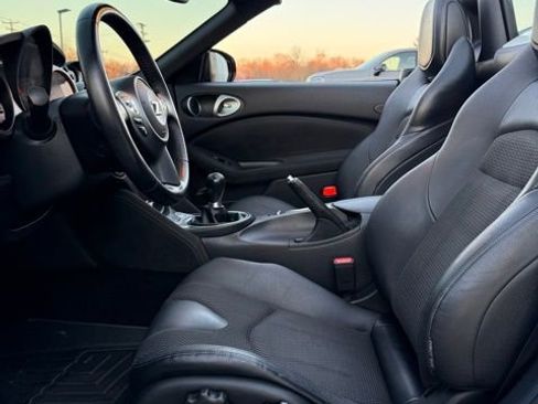 Used 2017 Nissan 370Z Touring Sport image 16