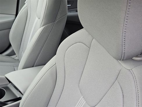 New 2025 Hyundai Elantra SE image 23