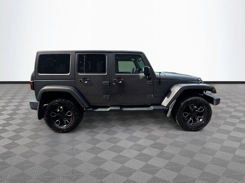 Used 2018 Jeep Wrangler Unlimited Sahara w/ Dual Top Group AWD/4WD image 31