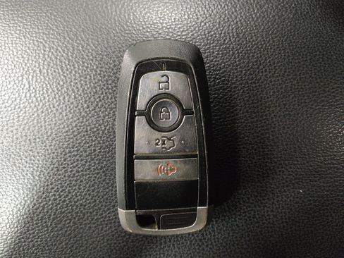 Used 2019 Ford Fusion SE image 32