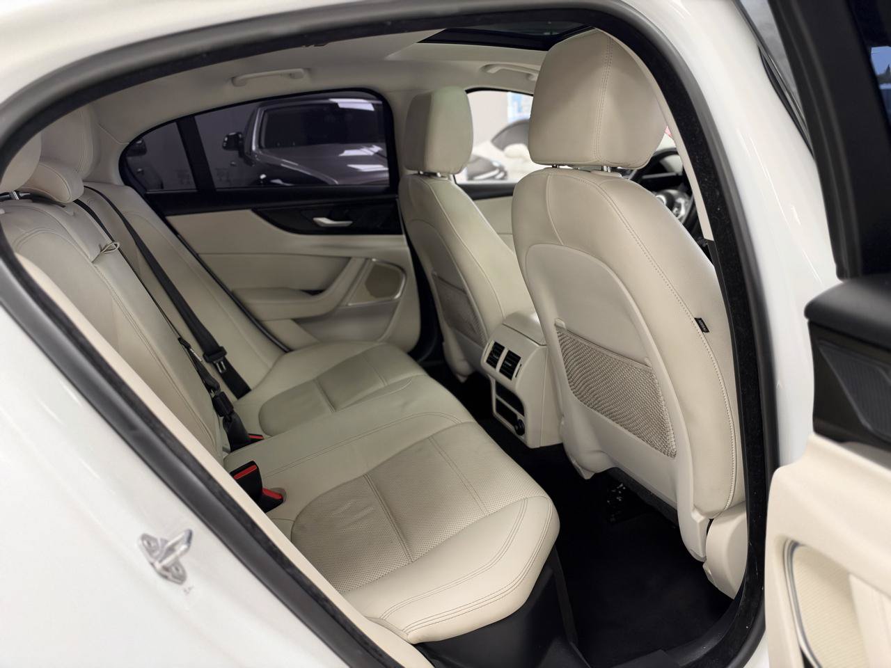 Used 2020 Jaguar XE S RWD image 27