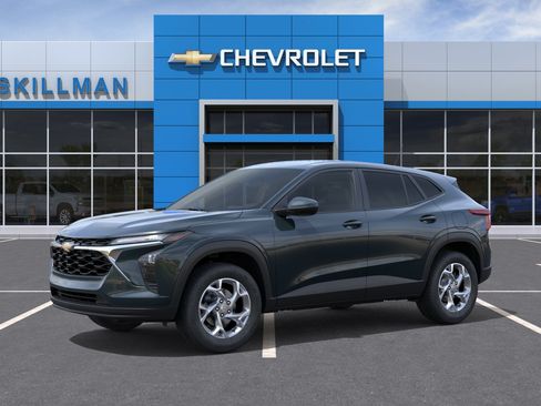 New 2026 Chevrolet Trax LS w/ LS Convenience Package FWD image 2
