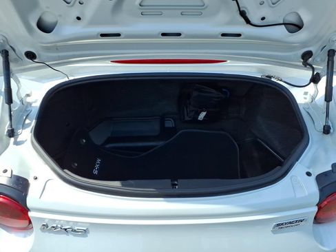 Used 2019 MAZDA MX-5 Miata Club w/ I-ACTIVSENSE Club Package RWD image 10