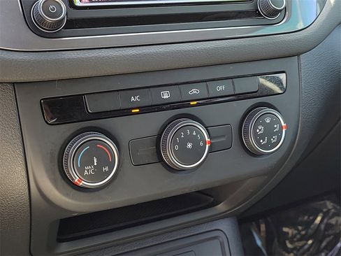 Used 2017 Volkswagen Tiguan Limited w/ Premium Package image 24