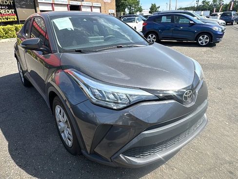 Used 2021 Toyota C-HR LE FWD image 3