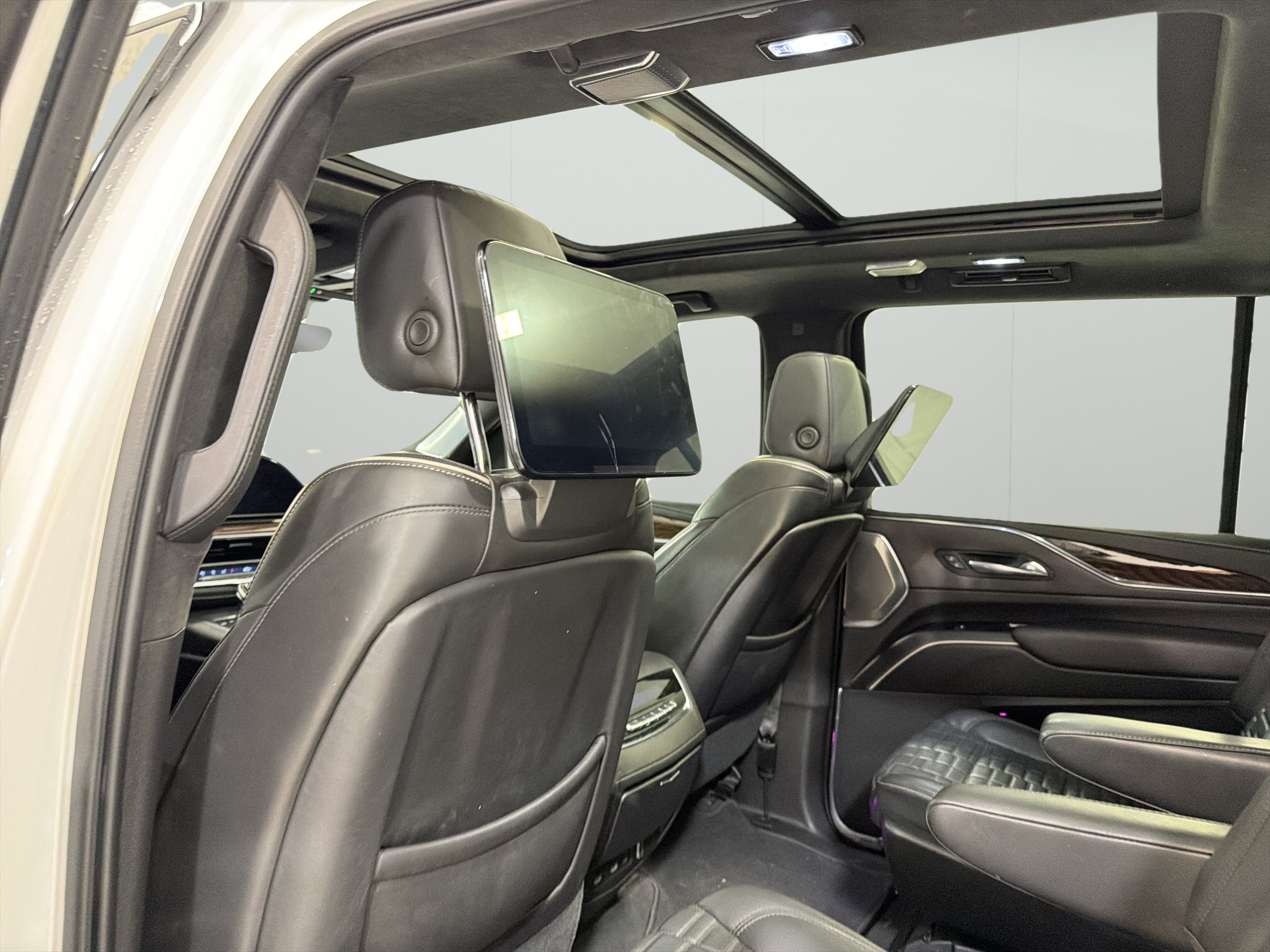 Used 2021 Cadillac Escalade ESV Sport Platinum w/ Heavy-Duty Trailer Package AWD/4WD image 12