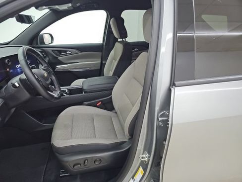 Used 2026 Chevrolet Traverse LT w/ Driver Confidence Package FWD image 2