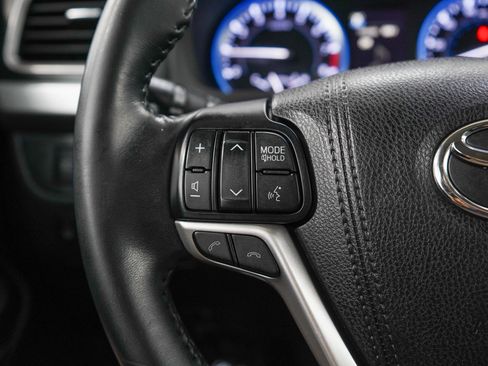 Used 2018 Toyota Highlander XLE AWD/4WD image 26