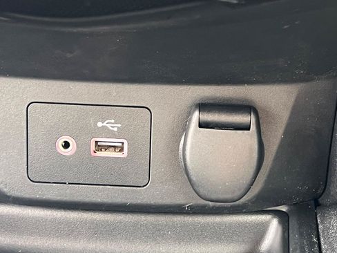 Used 2019 Nissan Rogue SV AWD/4WD image 27