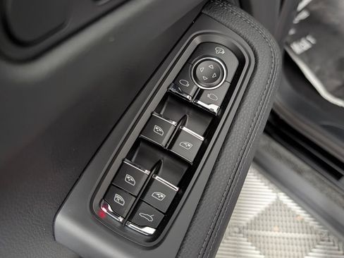 New 2026 Porsche Macan image 26