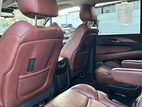 Used 2017 Cadillac Escalade Luxury AWD/4WD image 6