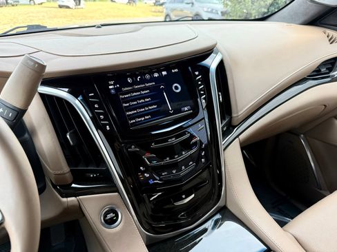 Used 2018 Cadillac Escalade ESV Platinum AWD/4WD image 46
