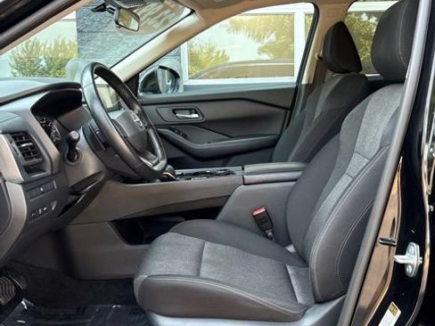 Used 2025 Nissan Rogue SV AWD/4WD image 5