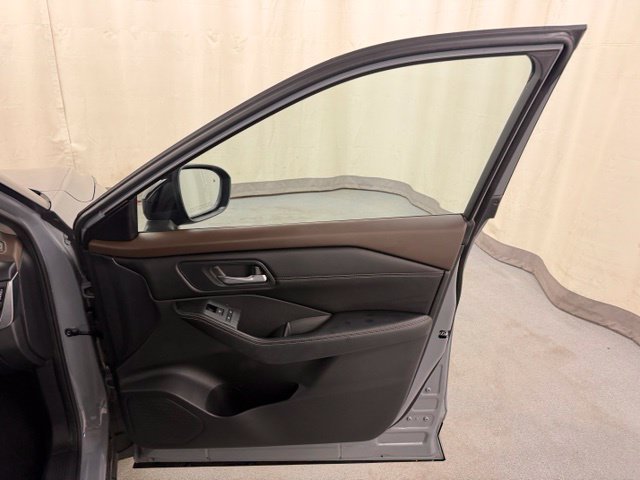 Used 2023 Nissan Rogue SV w/ SV Premium B Package AWD/4WD image 16