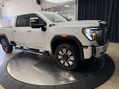 Used 2026 GMC Sierra 2500 Denali w/ Denali Reserve Package AWD/4WD image 12
