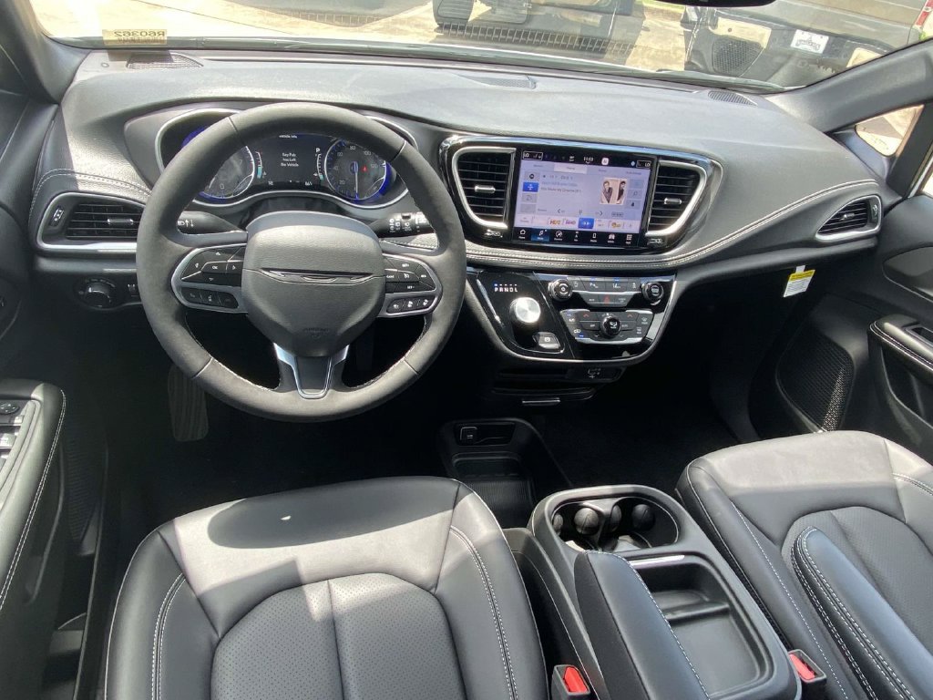 New 2027 Chrysler Pacifica Select FWD image 40