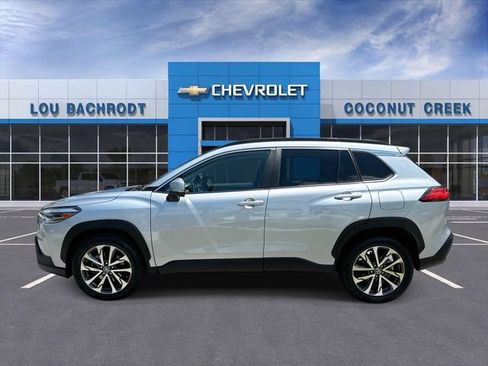 Used 2023 Toyota Corolla Cross XLE w/ Convenience Package FWD image 5