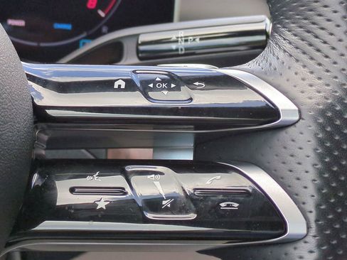 Used 2025 Mercedes-Benz CLE 300 4MATIC Cabriolet image 25