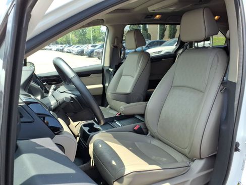 Used 2023 Honda Odyssey Elite image 3