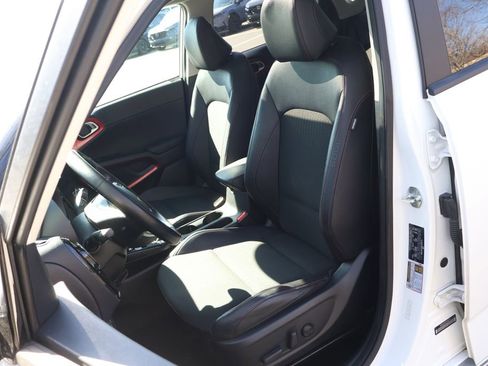 Used 2023 Kia Soul GT-Line w/ GT-Line Technology Package image 31