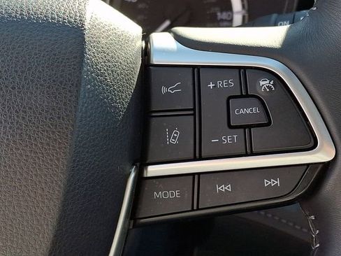 Used 2023 Toyota Highlander LE image 21