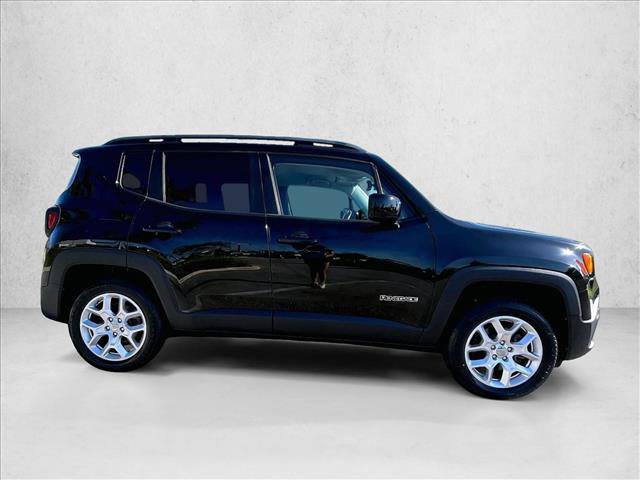 Used 2017 Jeep Renegade Latitude AWD/4WD image 5