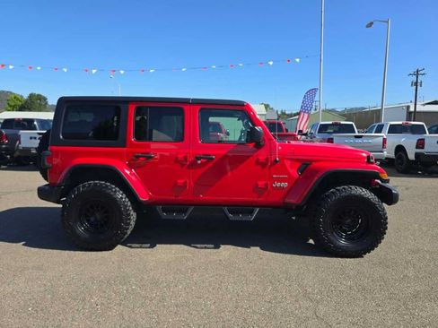 Used 2020 Jeep Wrangler Unlimited Sahara AWD/4WD image 6