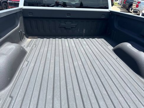 Used 2017 Chevrolet Silverado 1500 Custom w/ Custom Convenience Package AWD/4WD image 11