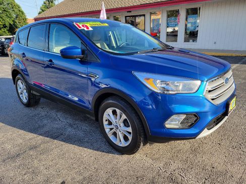 Used 2019 Ford Escape SE FWD image 3