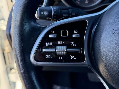 Used 2022 Mercedes-Benz GLC 300 4MATIC image 23